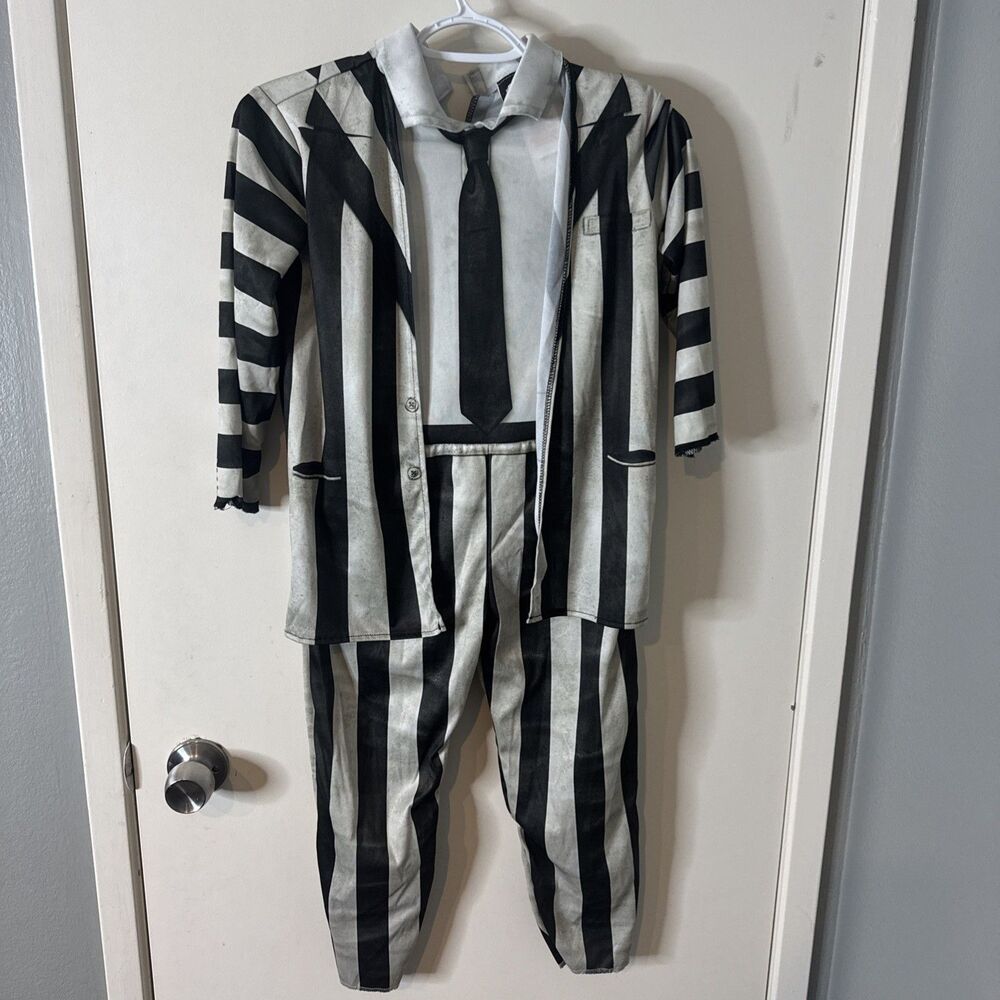 Kids Halloween Costume Medium Beetlejuice Licensed Small (5-7)